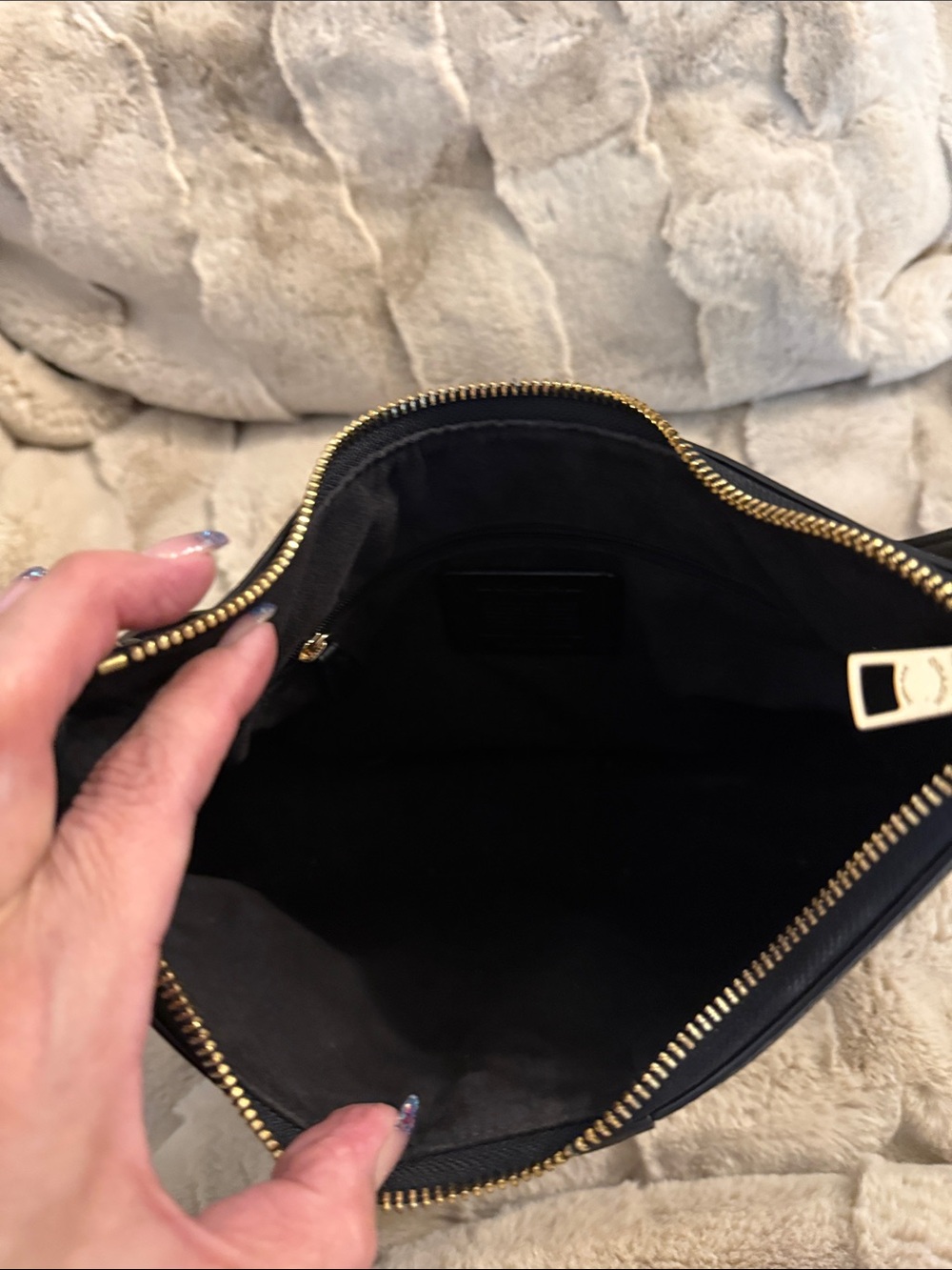 Coach Black Leather Shoulder Bag with Gold Carriage Medallion - Picture 5 of 10